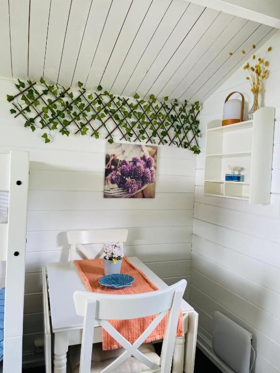 Nice Apartment With1 Bedroom Separate Living Room With A Sofa Bed And A Tiny Kitchen A Bathroom Located In Nordstrand Near By The Sea For 3 Guests With A Garden And Grill 5 Extra Guests With Extra Cost In The Cabin With Sea View Just Outside The Apar Oslo Dış mekan fotoğraf